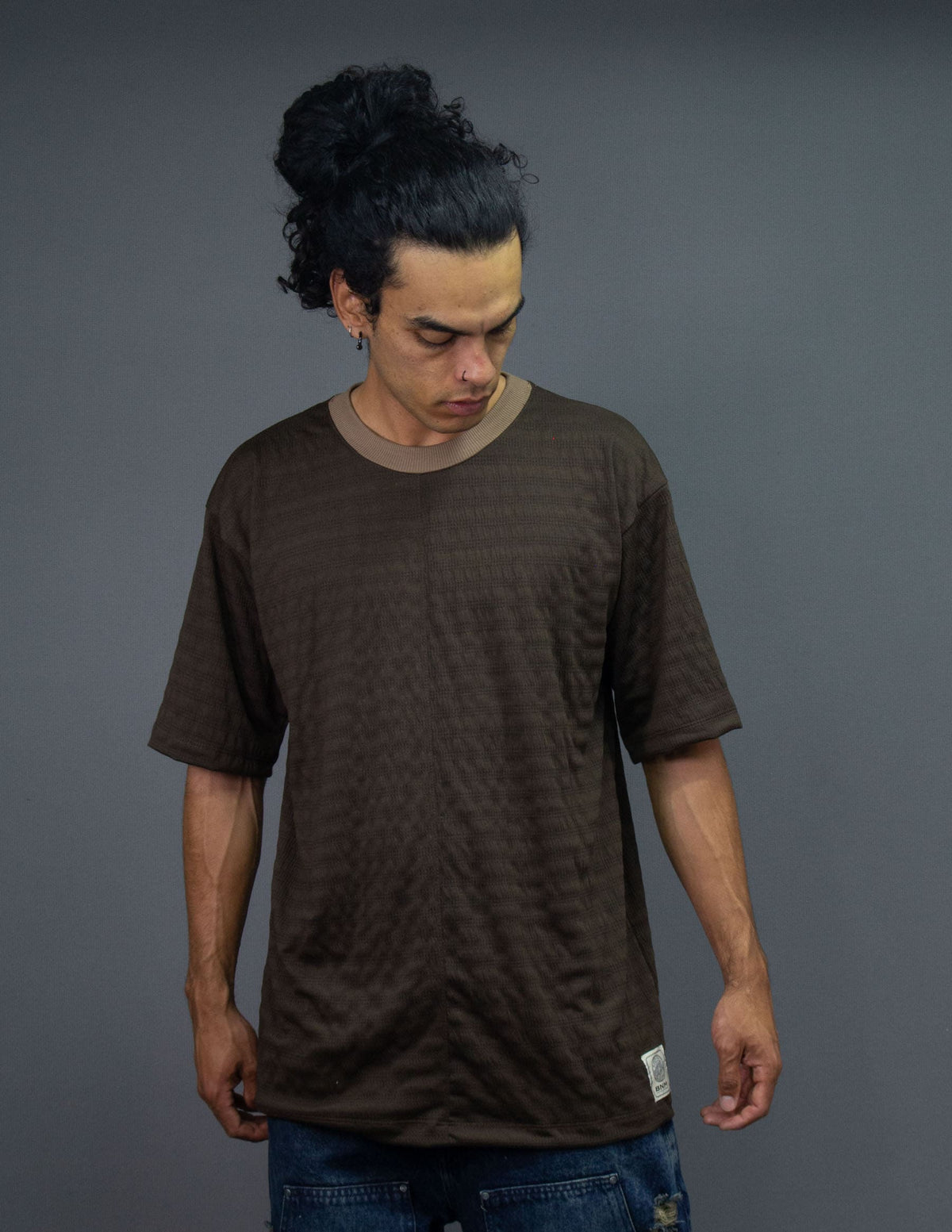color:café oscuro | Camiseta Oversize JS 130 frente