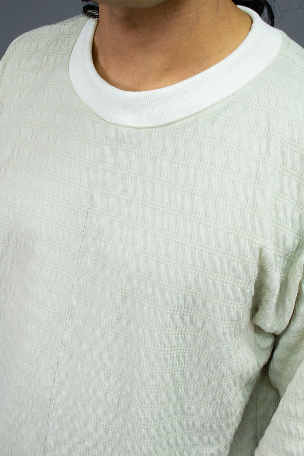 color:marfil | Camiseta Oversize JS 130 detalle cuello