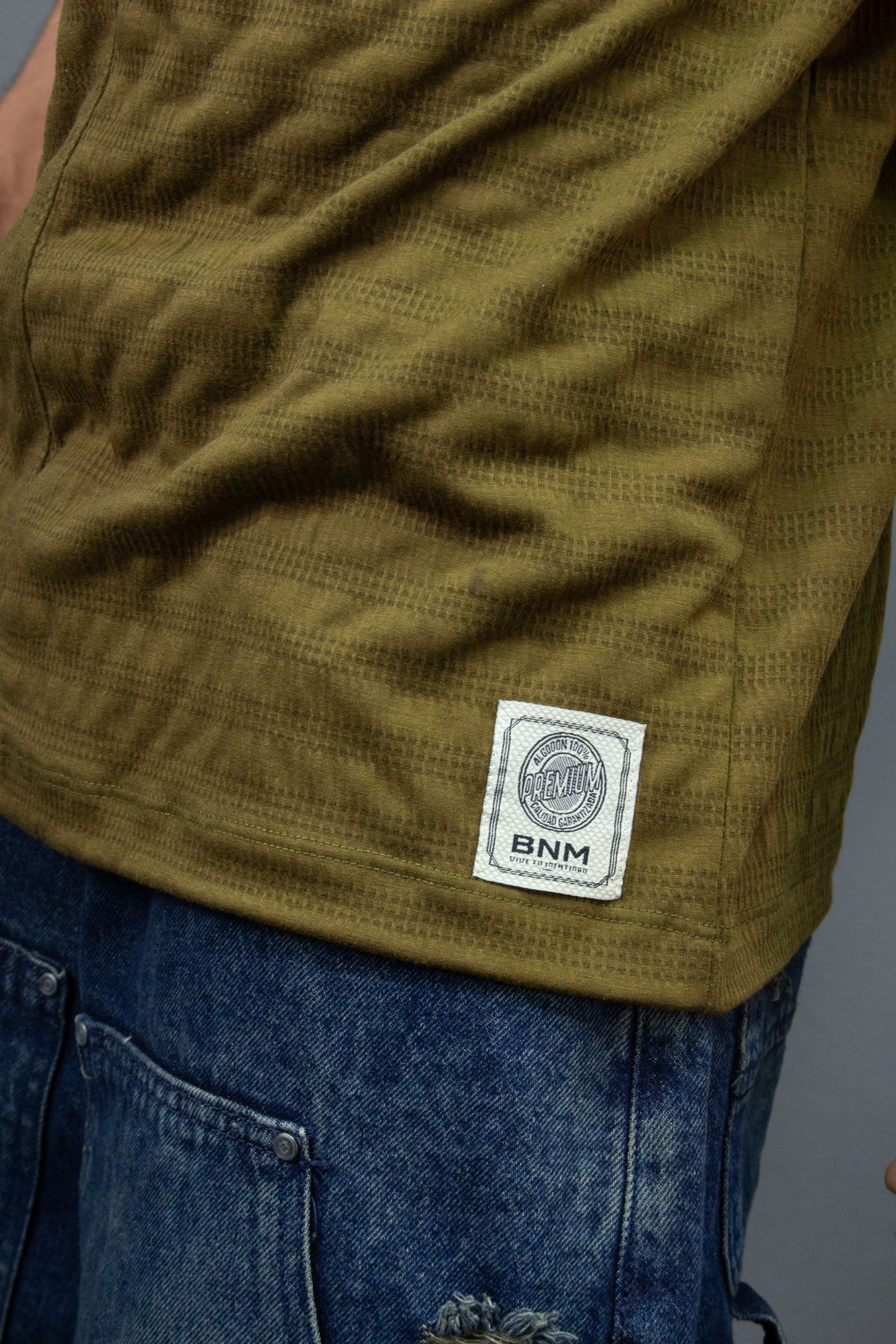 color:oliva | Camiseta Oversize JS 130 detalle textura